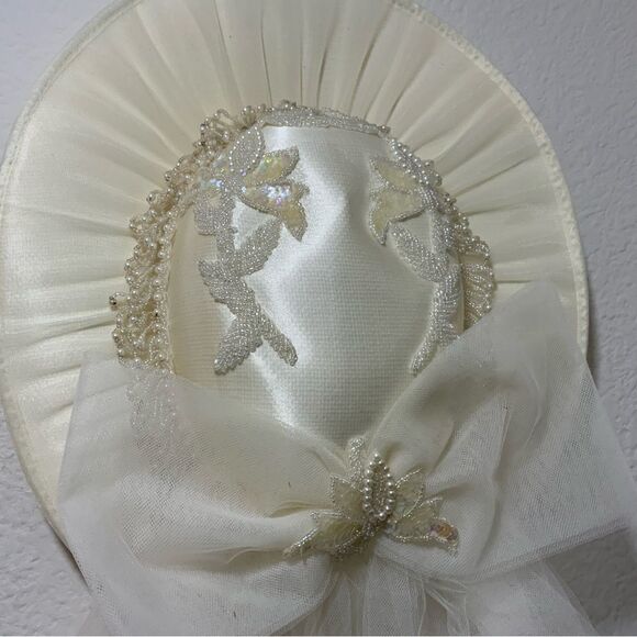 Vintage white beaded bridal hat with attachment tulle veil - Picture 3 of 10